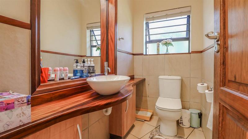 5 Bedroom Property for Sale in Glentana Western Cape